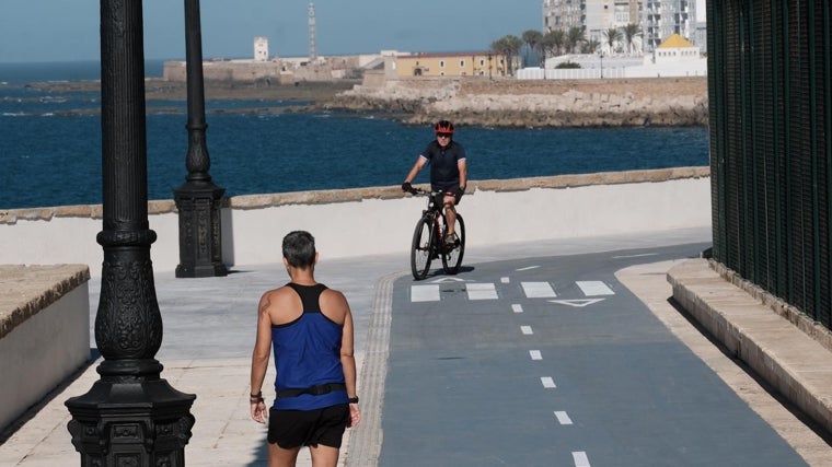 Punto y seguido en el cuidado de las murallas de Cádiz y en las reaperturas