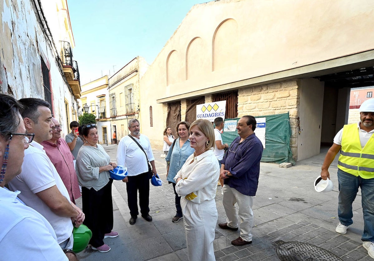 La alcaldesa de Jerez subraya «la transformación urbanística del centro de Jerez a través de la Cultura» en la visita al futuro Teatro del barrio de San Miguel