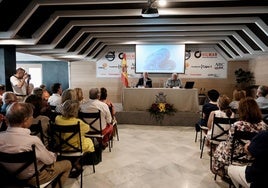 Hugo O'Donnell, duque de Tetuán repasa la historia de la bandera española en el Aula de Cultura