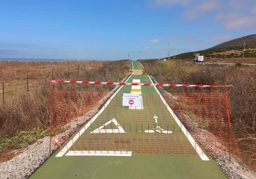 La vía ciclista Eurovelo 8 se cierra de forma temporal en El Retín, entre Barbate y Zahara de los Atunes