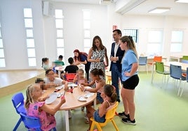 Una treintena de niños y niñas gaditanas participan en el programa 'Veraneando entre letras' en la Biblioteca Municipal Adolfo Suárez