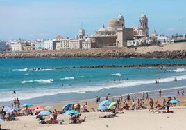 Esta es la multa que el Ayuntamiento de Cádiz pondrá a quien acote la playa