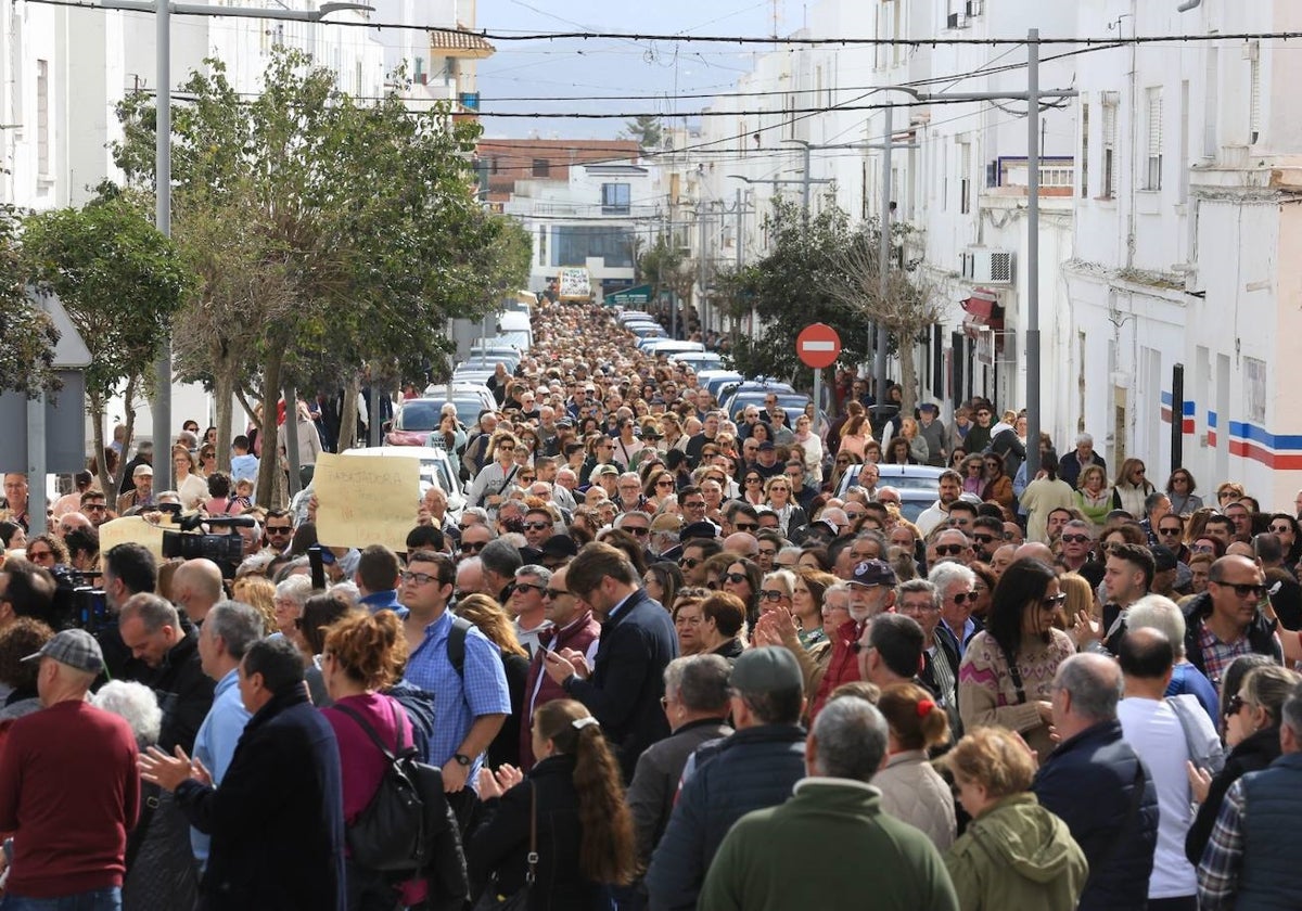 Barbate se echó a la calle para defender su dignidad tras el asesinato de dos guardias civiles a manos de narcotraficantes