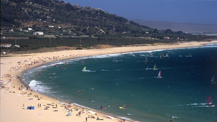 Una de las playas con la arena más blanca del mundo está en este municipio de Cádiz