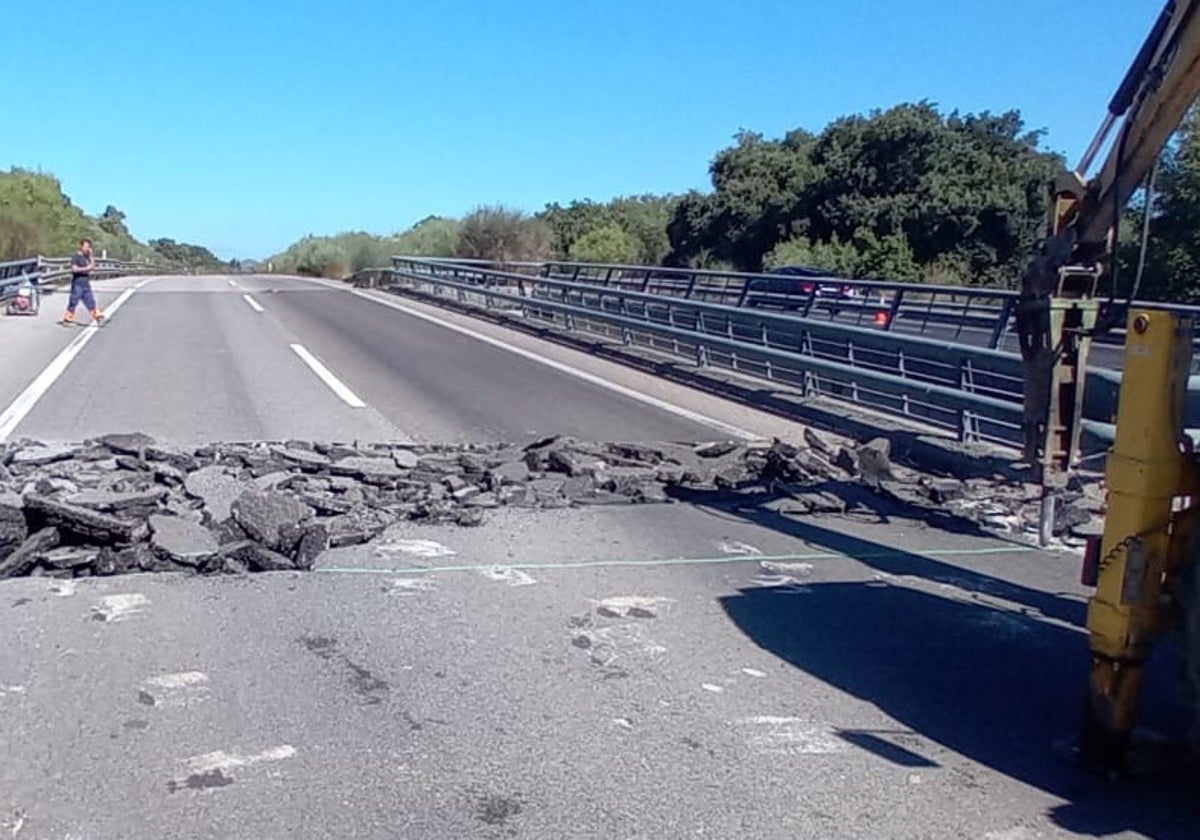 Dos carriles han quedado inutilizados por las obras