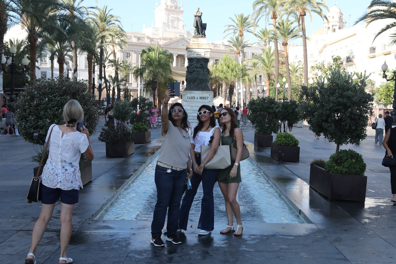 Fotos: Desembarco masivo de turistas en Cádiz con más de 9.200 cruceristas