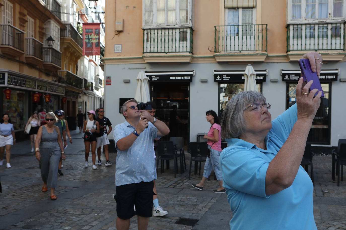 Fotos: Desembarco masivo de turistas en Cádiz con más de 9.200 cruceristas