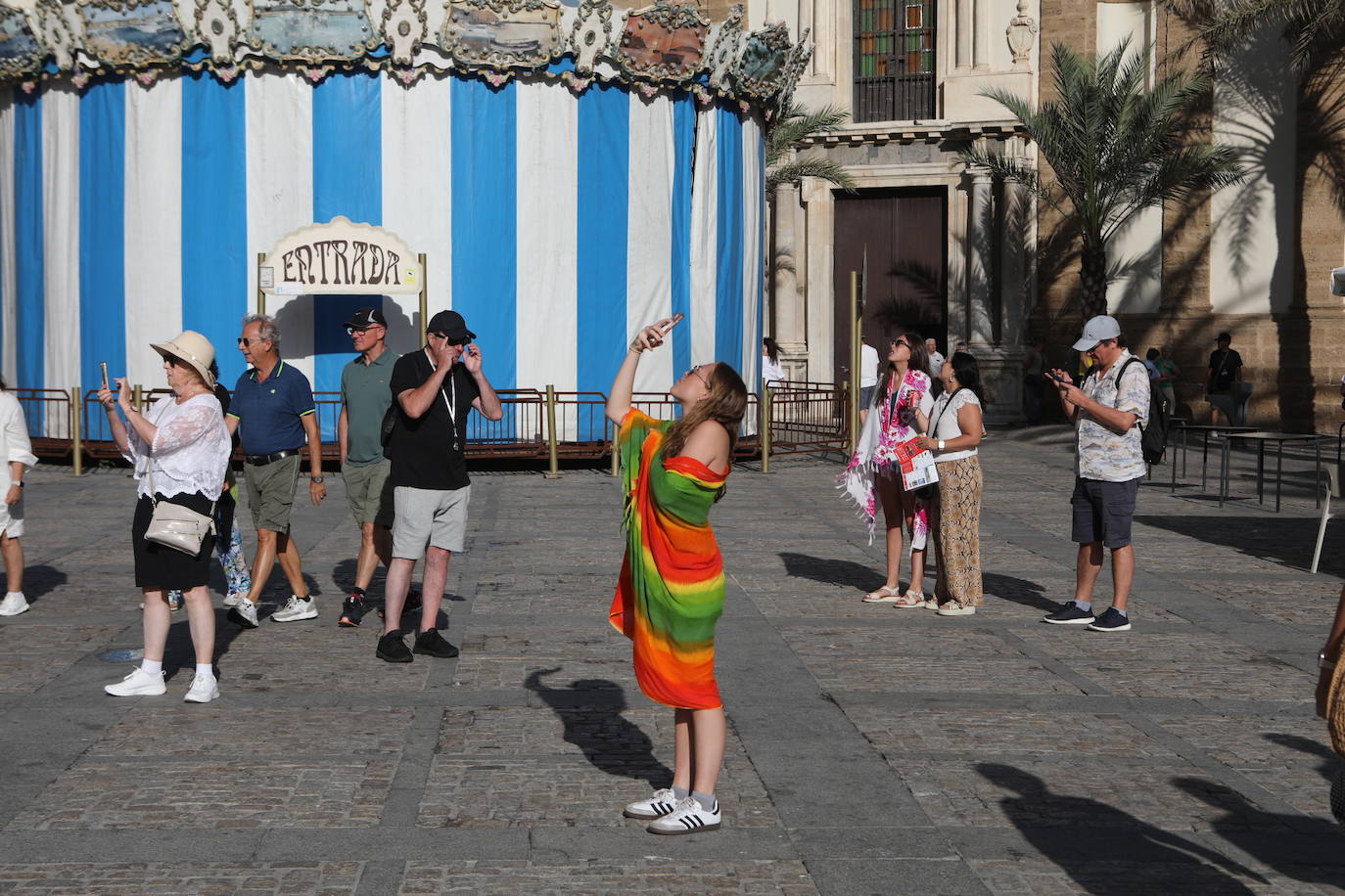 Fotos: Desembarco masivo de turistas en Cádiz con más de 9.200 cruceristas