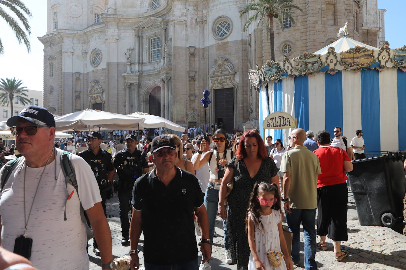 Fotos: Desembarco masivo de turistas en Cádiz con más de 9.200 cruceristas