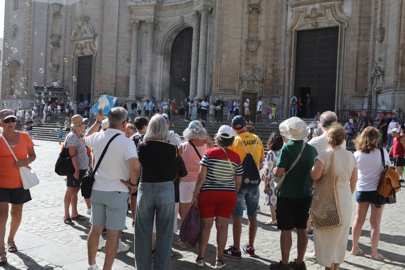 Fotos: Desembarco masivo de turistas en Cádiz con más de 9.200 cruceristas