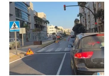 Gran atasco en la entrada de Cádiz por el Puente de la Constitución por trabajos de jardinería