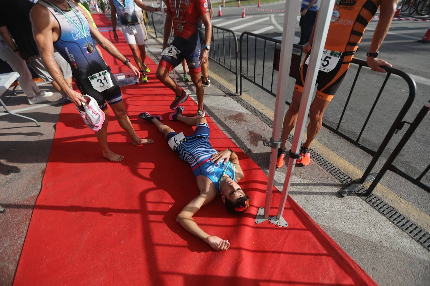 Fotos: ¿Has participado en el V Triatlón Ciudad de San Fernando? 750 metros a nado, 20 kilómetros en bici y 5 kilómetros de carrera