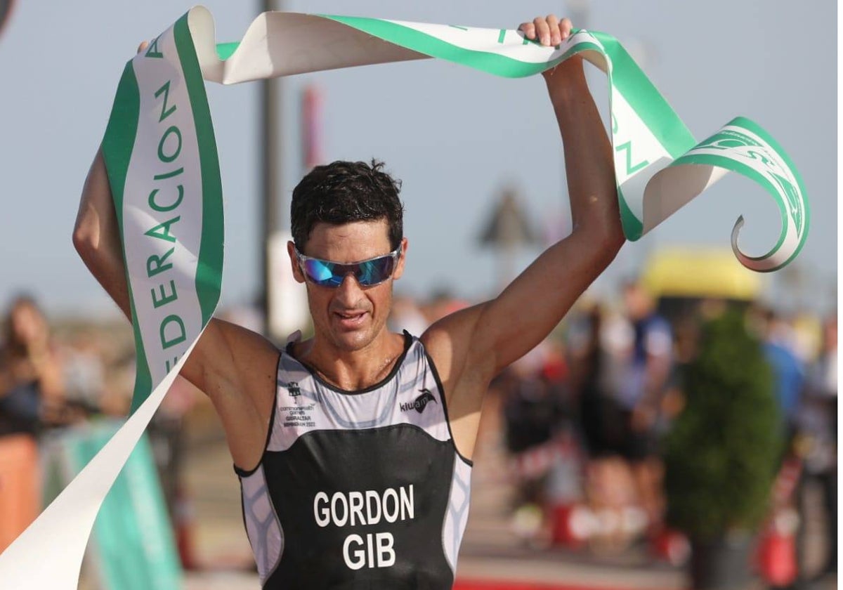 Fotos: ¿Has participado en el V Triatlón Ciudad de San Fernando? 750 metros a nado, 20 kilómetros en bici y 5 kilómetros de carrera