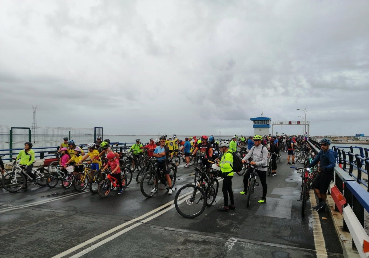 El Ayuntamiento de Puerto Real apoya la &#039;bicifestación&#039; del domingo por un carril bici en el puente Carranza