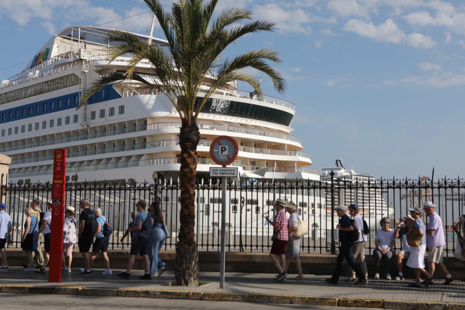 Avalancha de turistas hoy en Cádiz