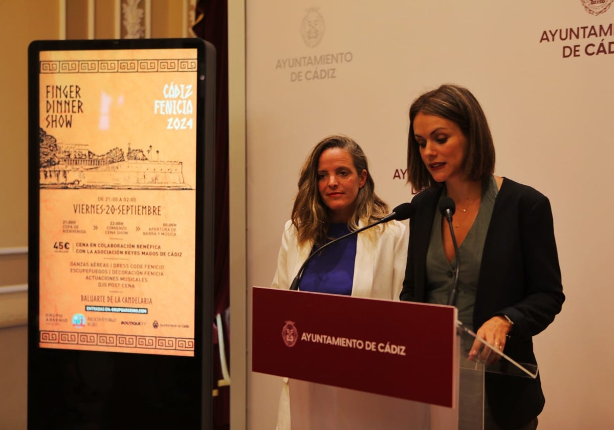 Las concejalas Beatriz Gandullo y Maite González presentan el programa de actividades del Mercado Fenicio en Cádiz.