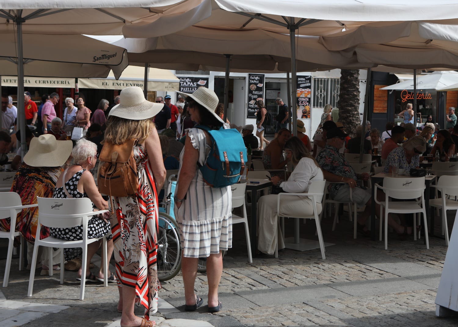 Casi 10.000 cruceristas se hacen notar en Cádiz este miércoles