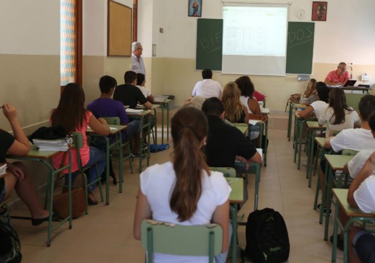 Más de 135.000 estudiantes de Secundaria, Bachillerato y FP comienzan el lunes las clases.