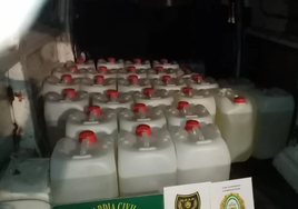 Pillada en Puerto Real mientras huía en una furgoneta robada cargada con 2.425 litros de gasolina para abastecer a las narcolanchas