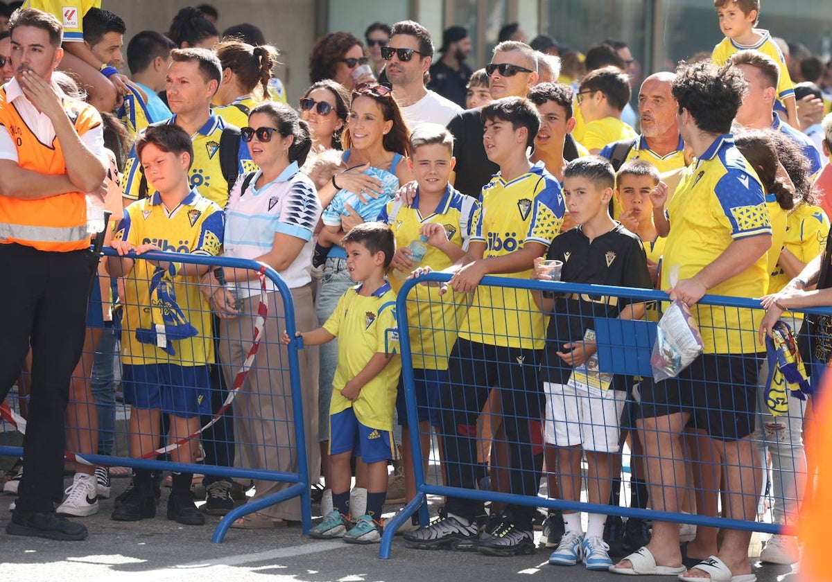 Fotos: ambiente en la previa del partido Cádiz CF-Racing de Ferrol