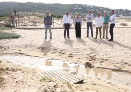 La solución para los vertidos en Atlanterra que prohíben el baño en esta playa gaditana