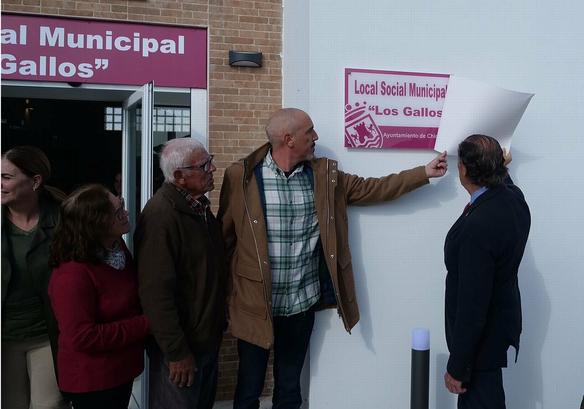 Aragón con el alcalde de Chiclana en el local social de ANAES en Los Gallos