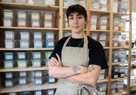 Adona San Martín, la joven emprendedora chiclanera que ha abierto un espacio creativo para «desconectar»