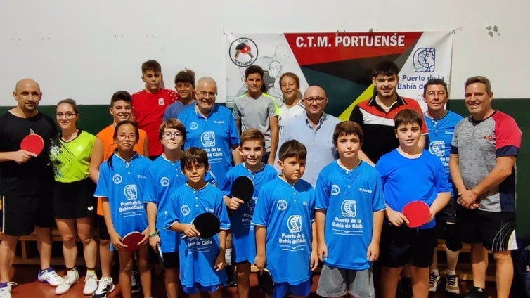 El Club Tenis de Mesa Portuense celebra en El Puerto una jornada de tecnificación para niños