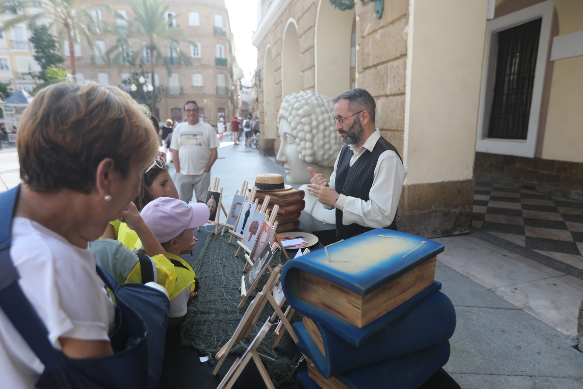 Cádiz fenicia se despide: clausura del Mercado, yincana y body paint en Santa Catalina