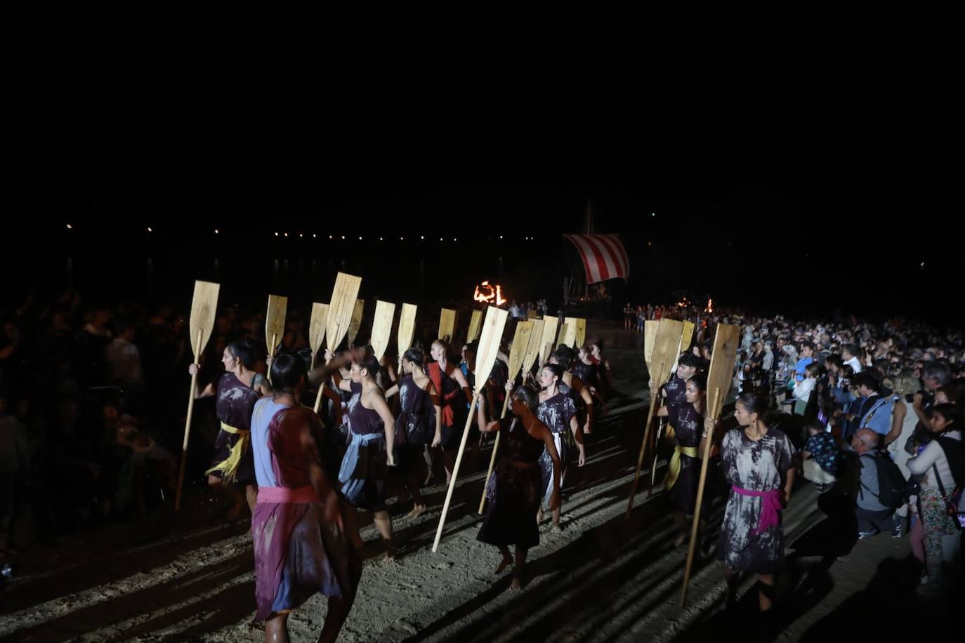 Fotos: Cádiz revive su pasado fenicio con la Fura dels Baus