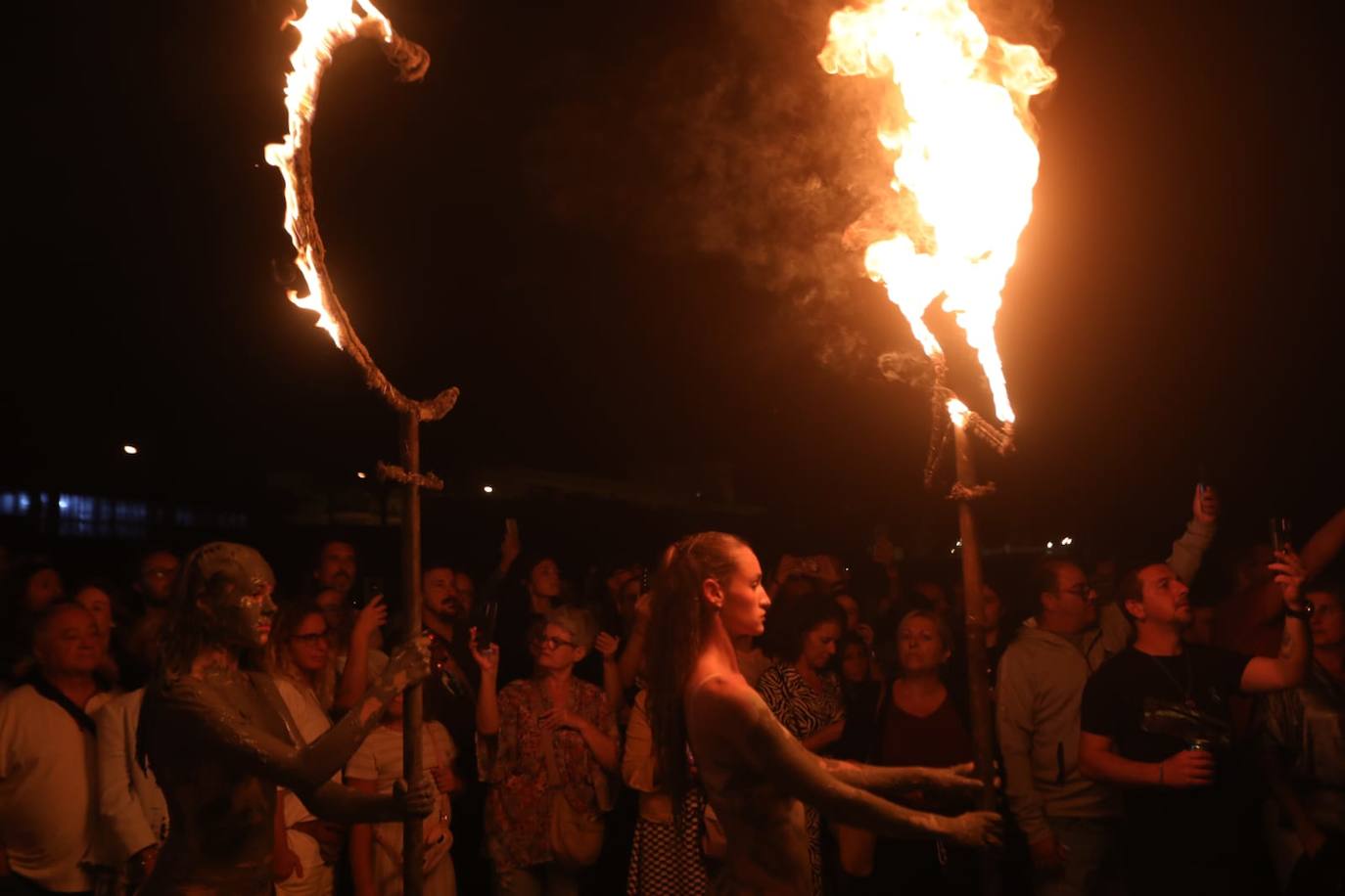 Fotos: Cádiz revive su pasado fenicio con la Fura dels Baus