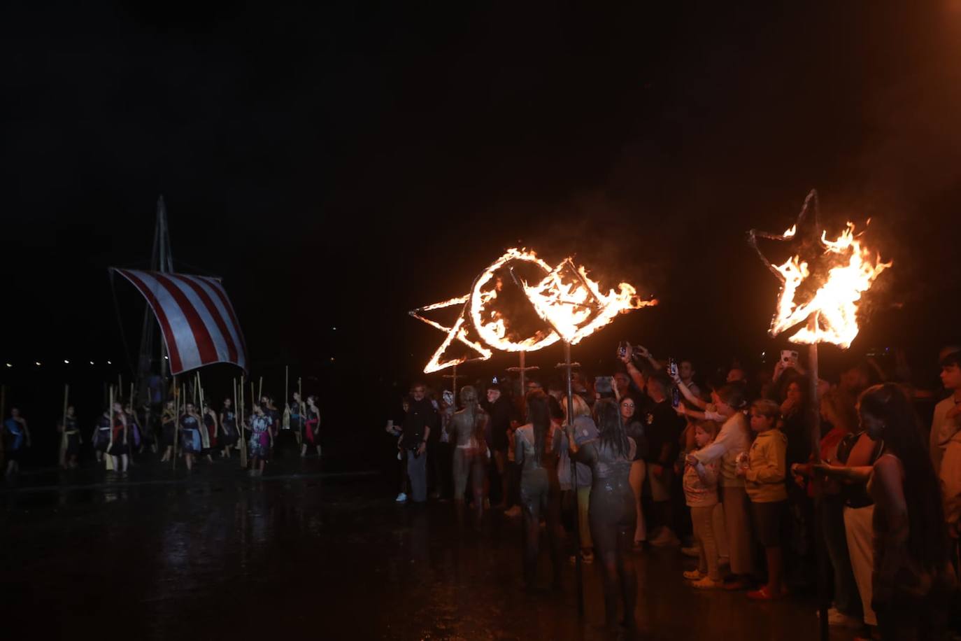 Fotos: Cádiz revive su pasado fenicio con la Fura dels Baus