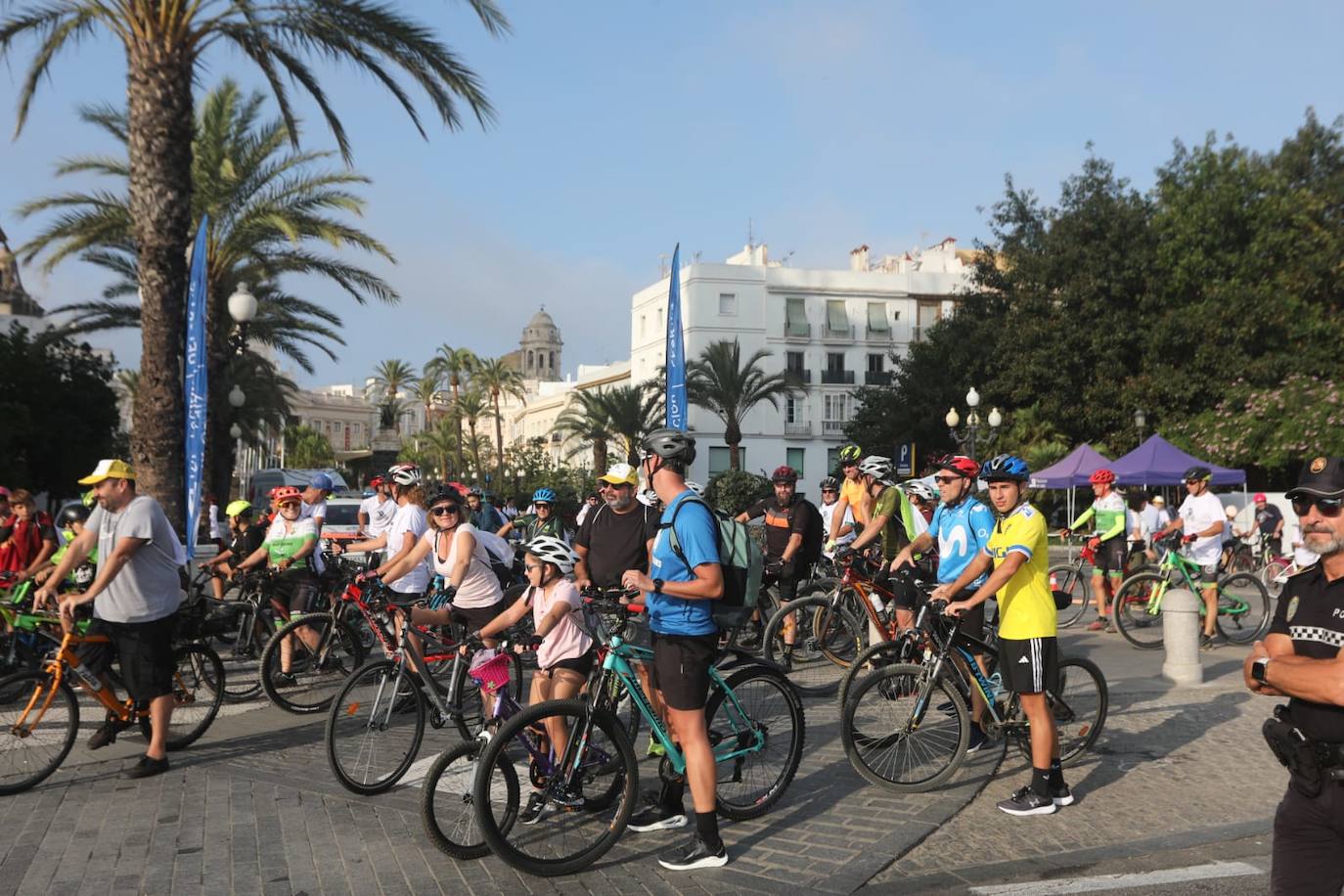 Cádiz apuesta por la bicicleta en una marcha en el Día Europeo sin coches