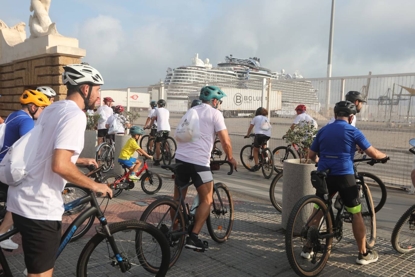 Cádiz apuesta por la bicicleta en una marcha en el Día Europeo sin coches