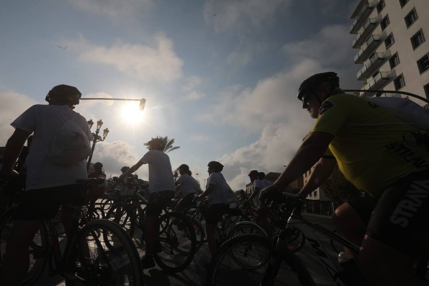 Cádiz apuesta por la bicicleta en una marcha en el Día Europeo sin coches