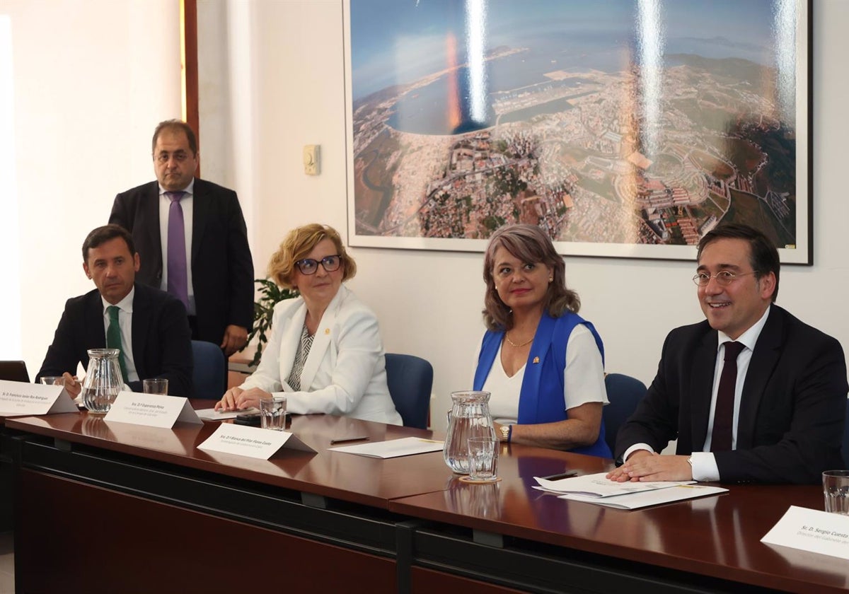 Imagen de la reunión de Albares con los alcaldes el pasado mes de junio