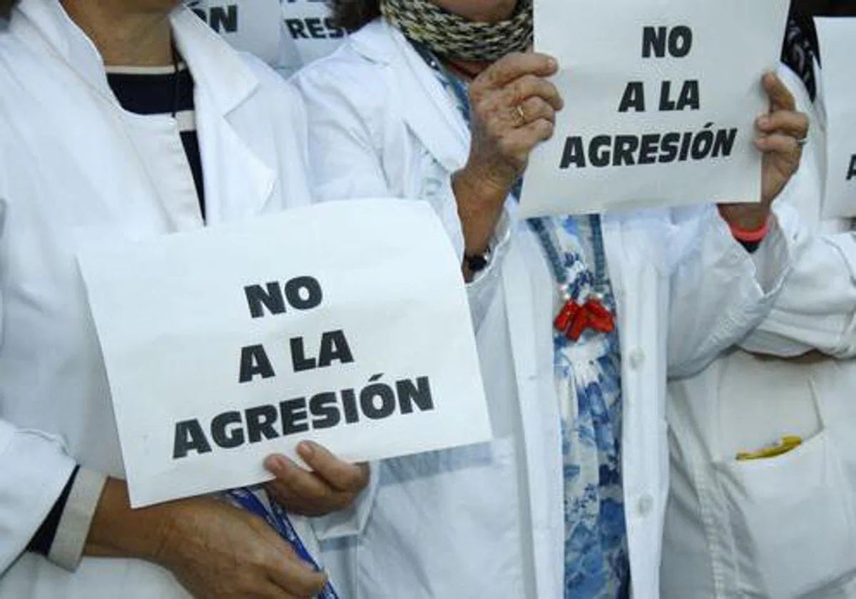 Un vecino amenaza de muerte a una médica y a un enfermero del centro de salud de la barriada de La Paz, en Cádiz