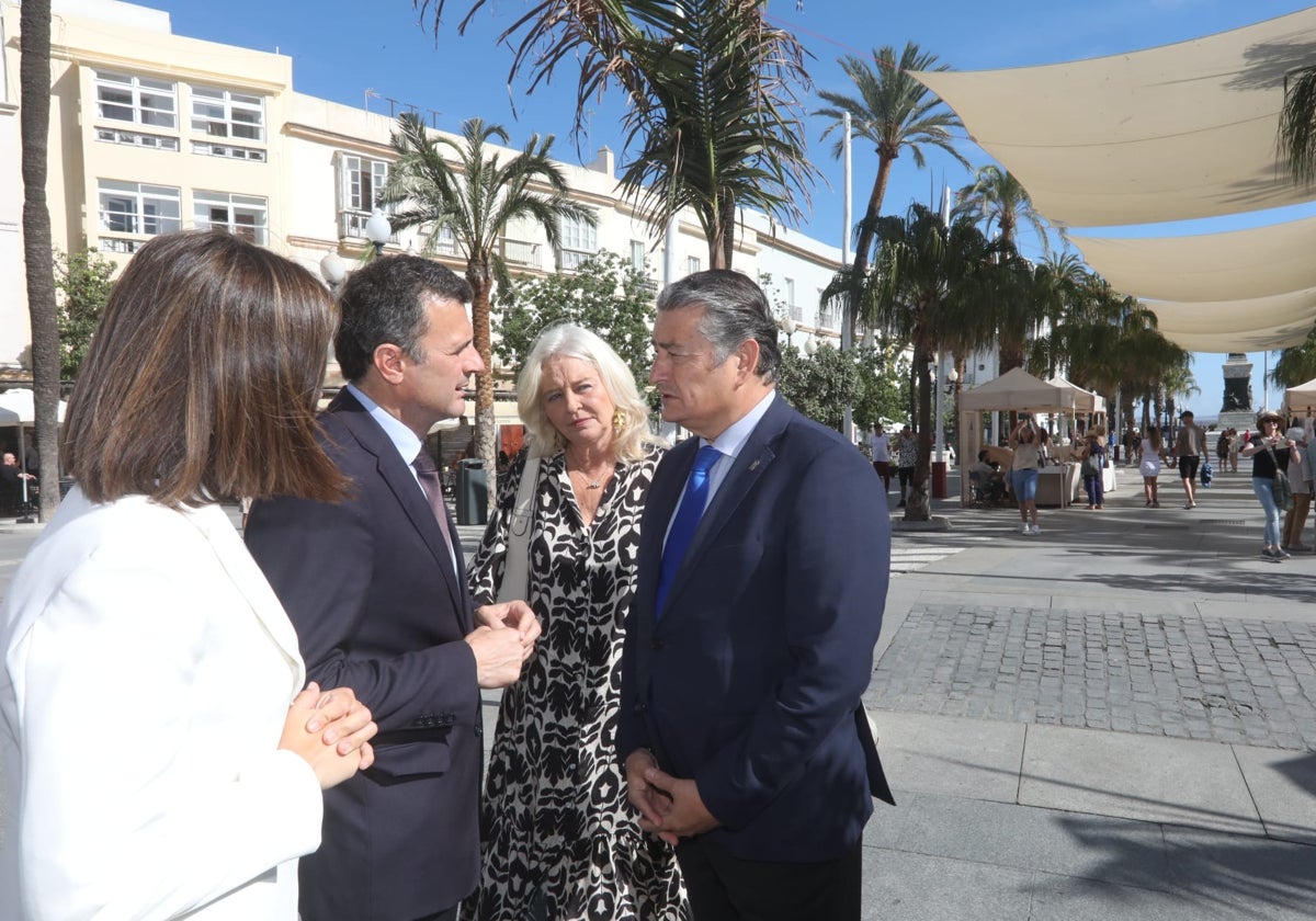 Antonio Sanz ha visitado este viernes el Ayuntamiento de Cádiz