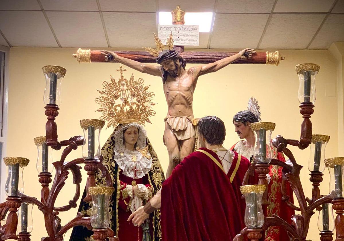 El Cristo de la Vera Cruz y la Virgen de la Amargura sobre el paso