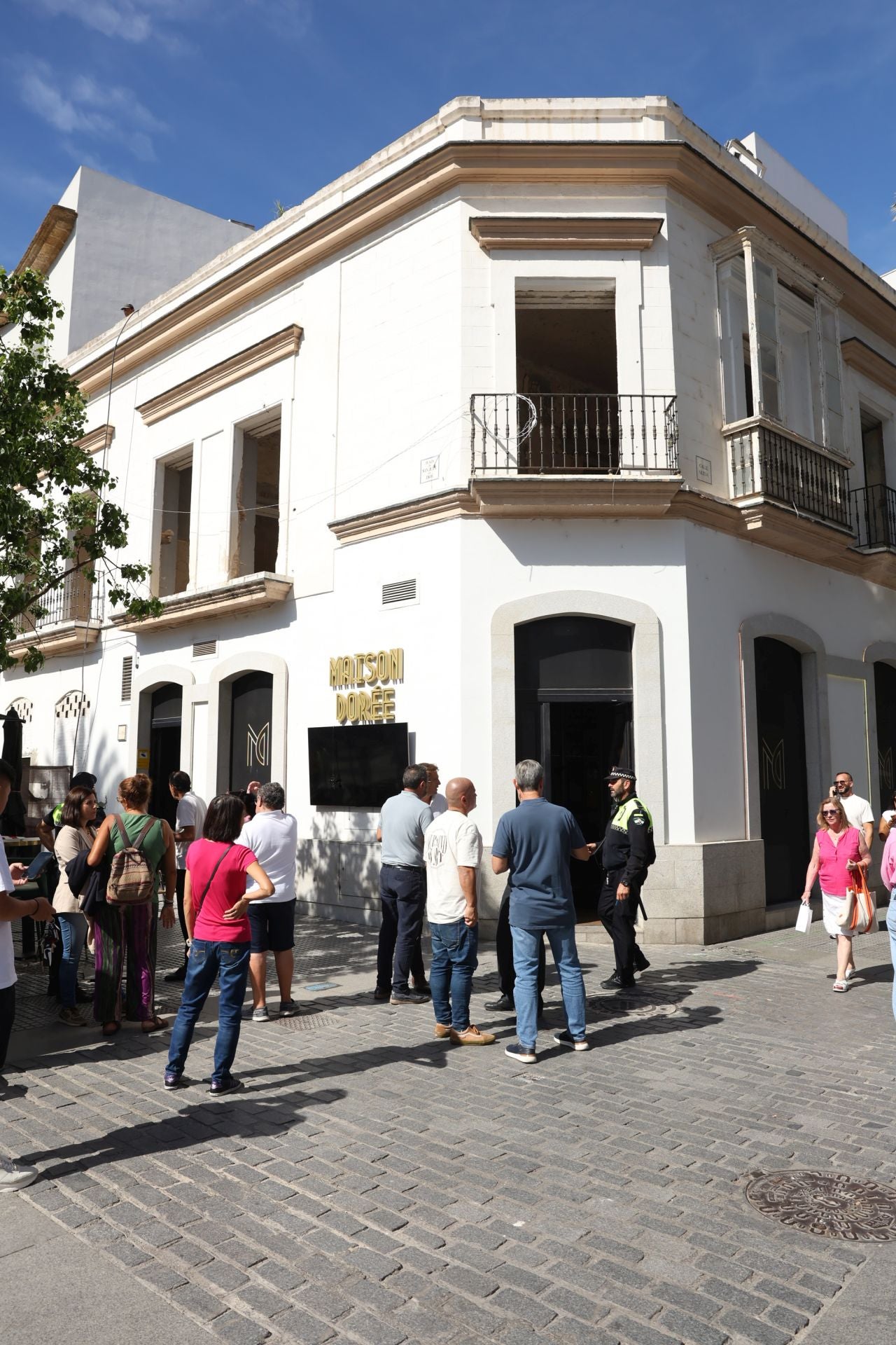 Fotos: cae un balcón en la plaza de San Juan de Dios de Cádiz