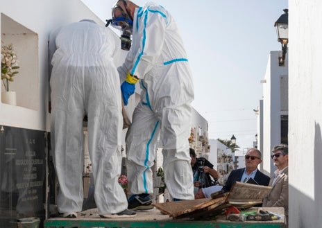 Imagen secundaria 1 - &#039;Domenech de Varo&#039;: Exhuman en Canarias los cinco cadáveres que podrían ser los de los marineros gaditanos