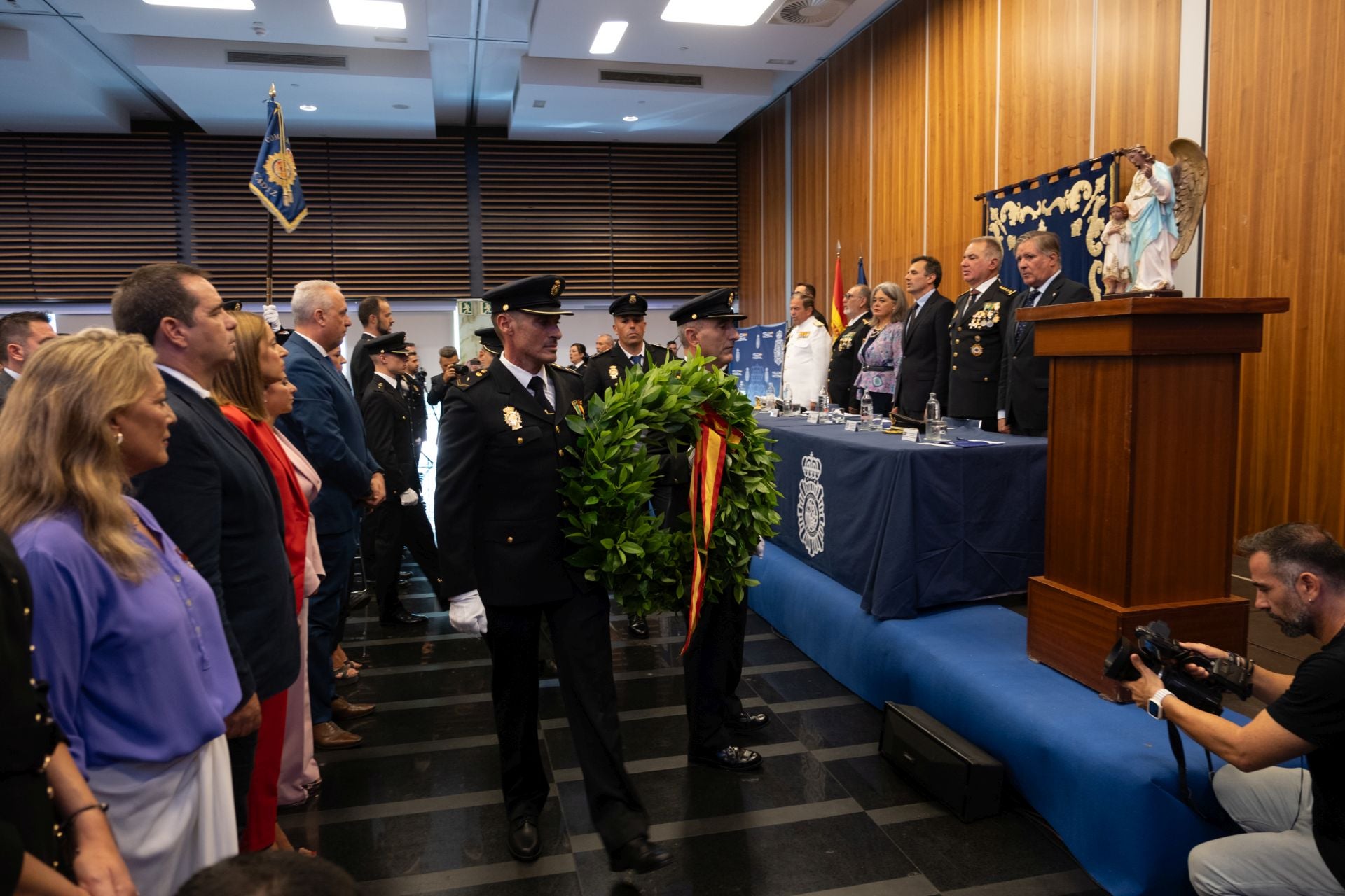 Fotos: Día de la Policía en Cádiz por los Santos Ángeles Custodios