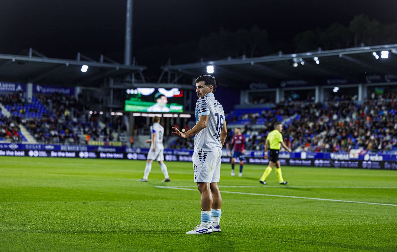 Fotos: Huesca - Cádiz CF en el estadio de El Alcoraz