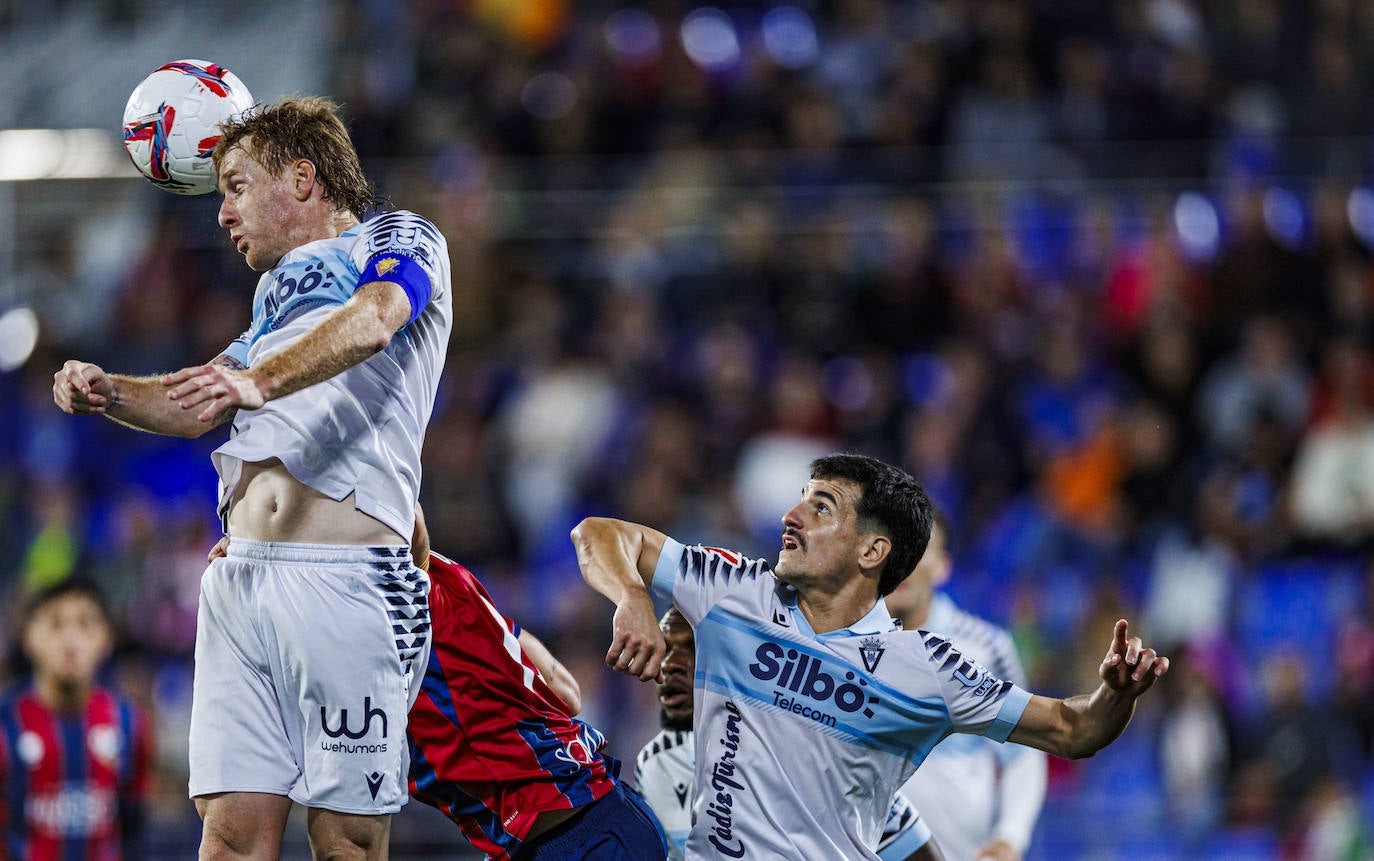 Fotos: Huesca - Cádiz CF en el estadio de El Alcoraz