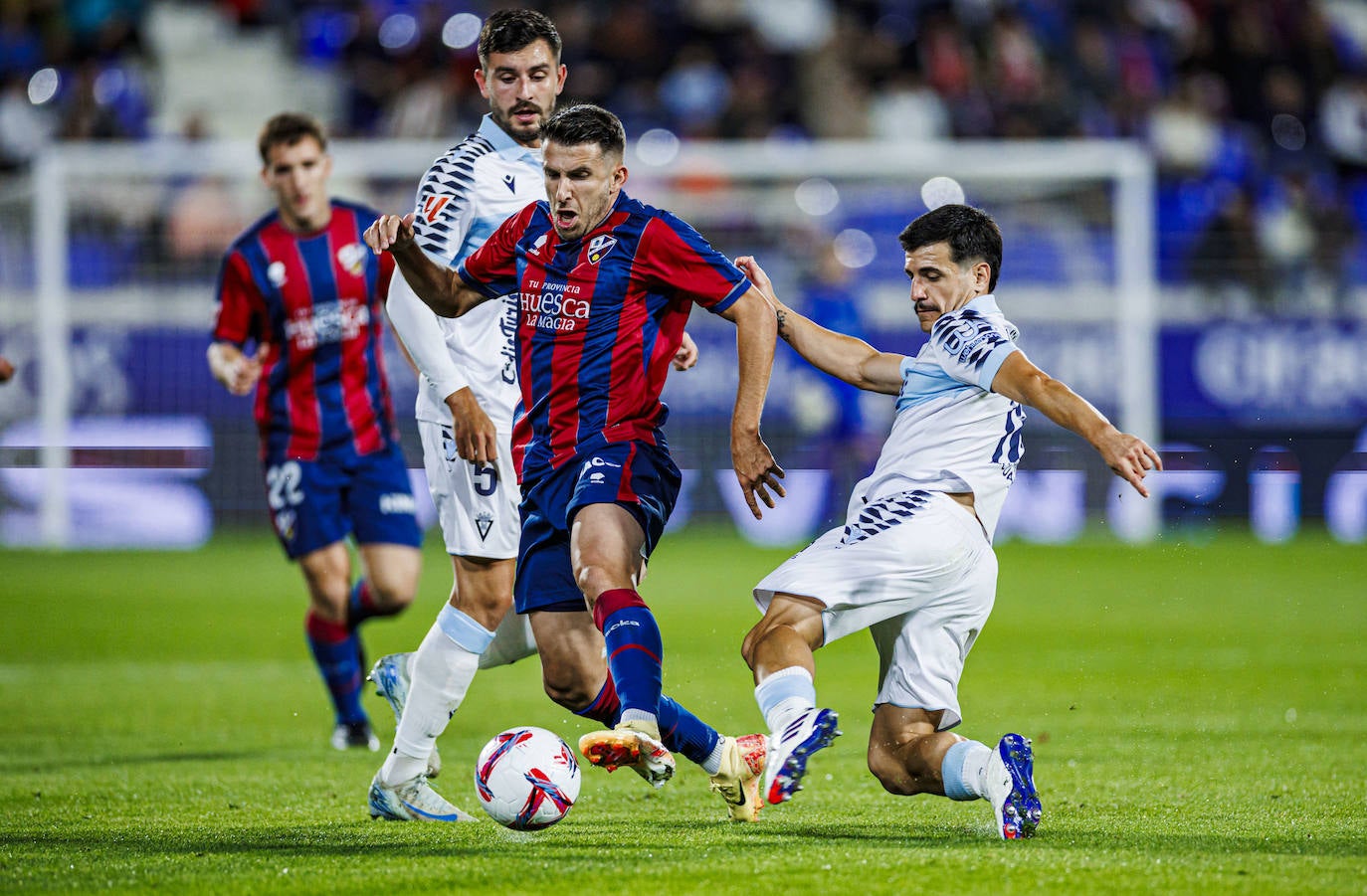 Fotos: Huesca - Cádiz CF en el estadio de El Alcoraz