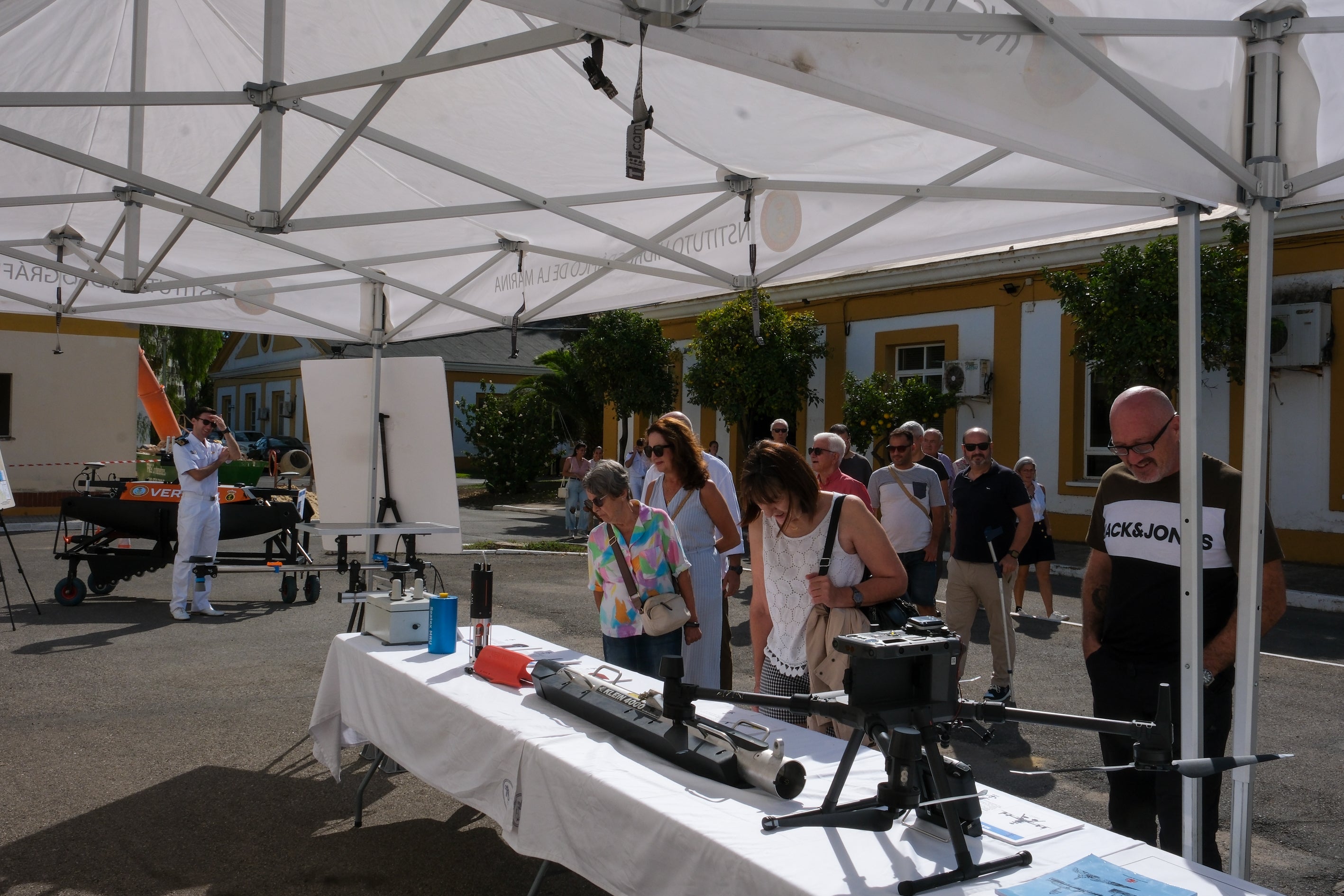 Fotos: Jornada de puertas abiertas en el Instituto Hidrográfico de la Marina de Cádiz