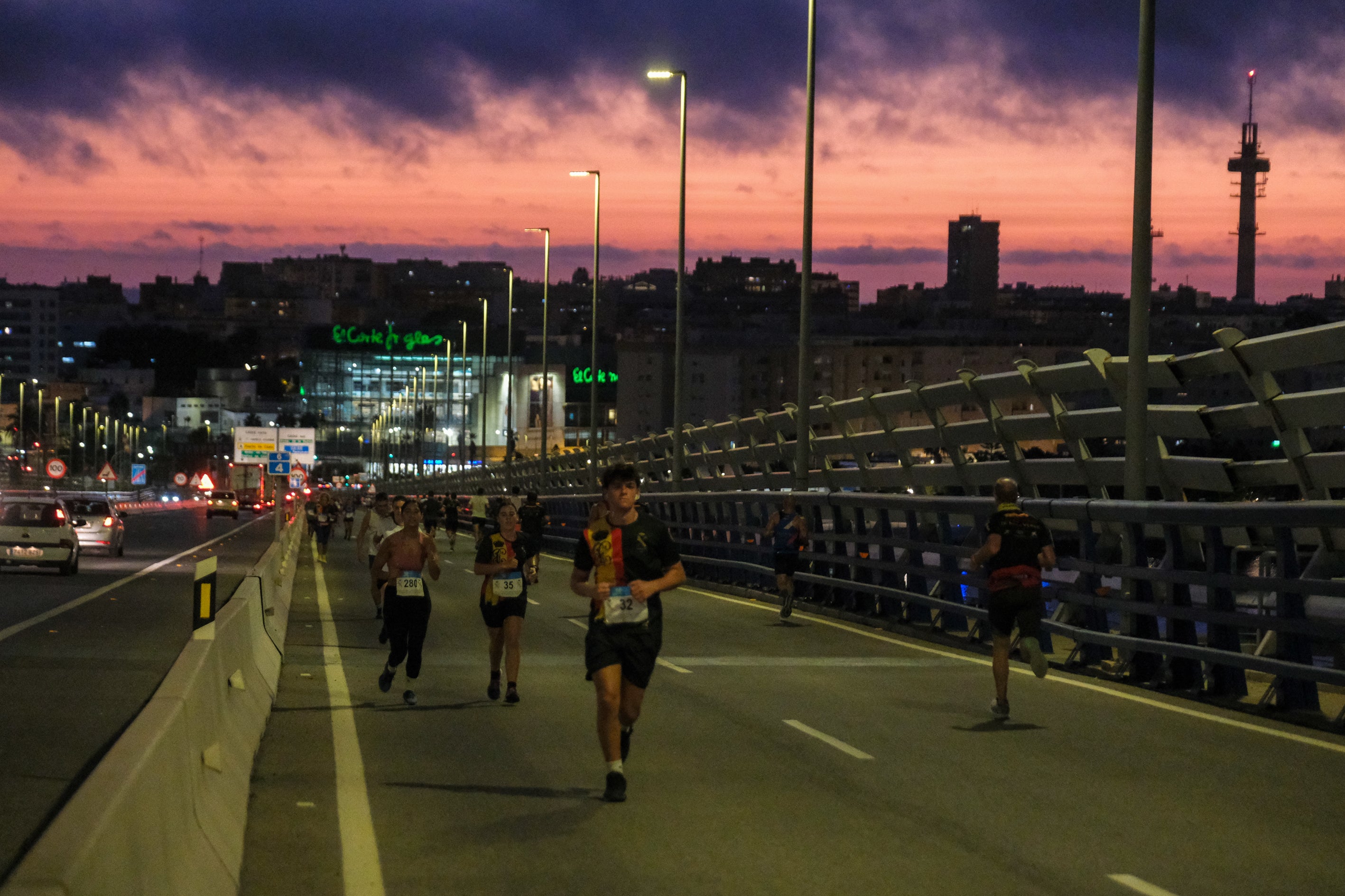 Fotos: IX Milla Verde Nocturna a beneficio de la Asociación de Down Cádiz