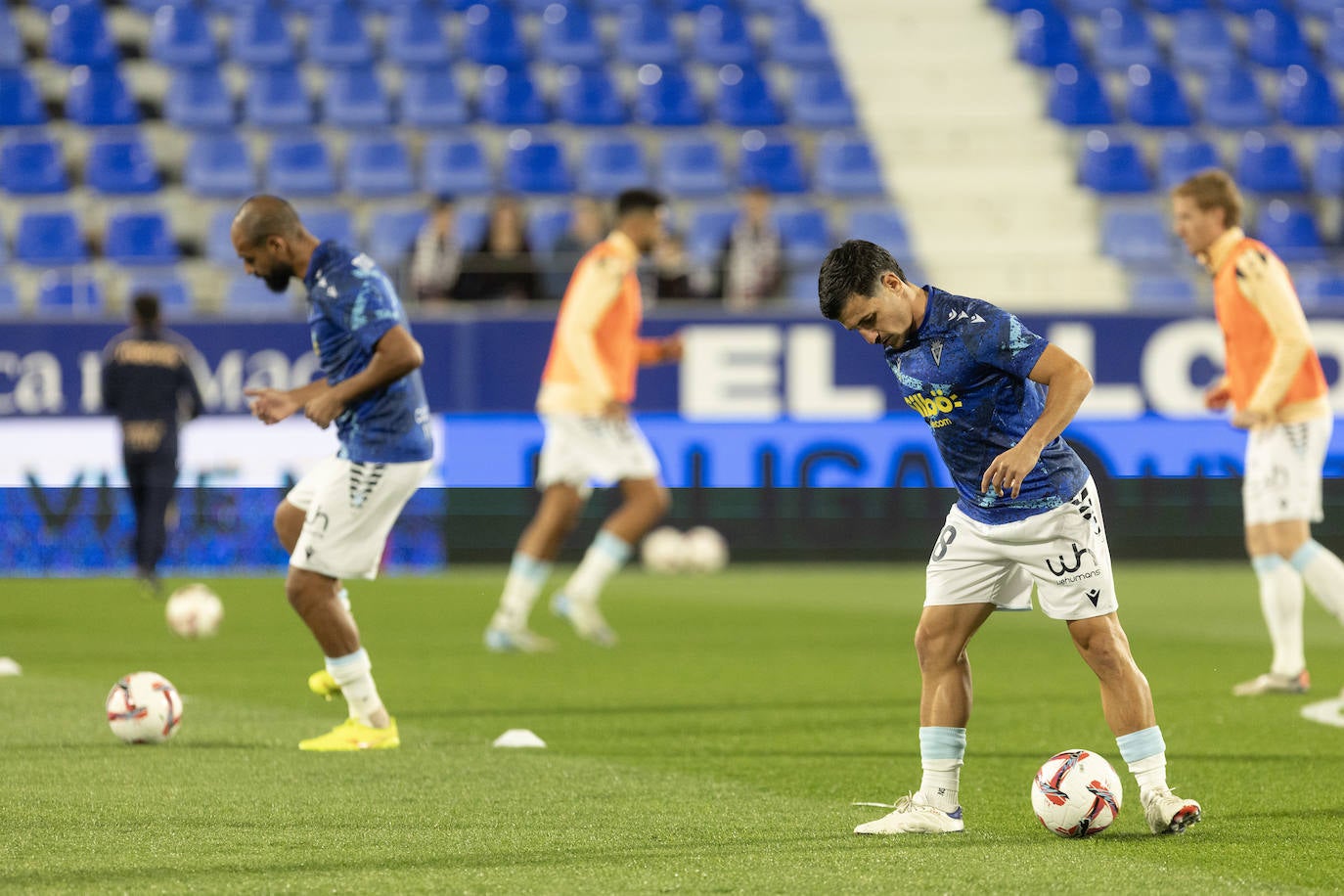 Fotos: Huesca - Cádiz CF en el estadio de El Alcoraz