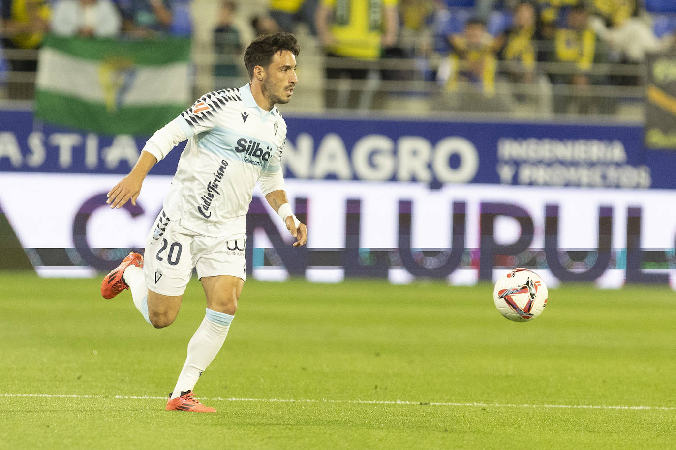 Fotos: Huesca - Cádiz CF en el estadio de El Alcoraz