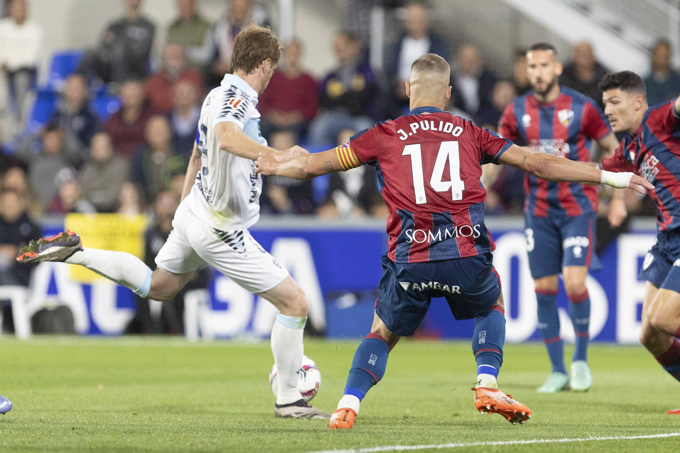 Fotos: Huesca - Cádiz CF en el estadio de El Alcoraz